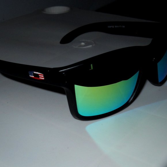 Oakley Accessories - Women's Oakley Holbrook Sunglasses Polarized "Like New"